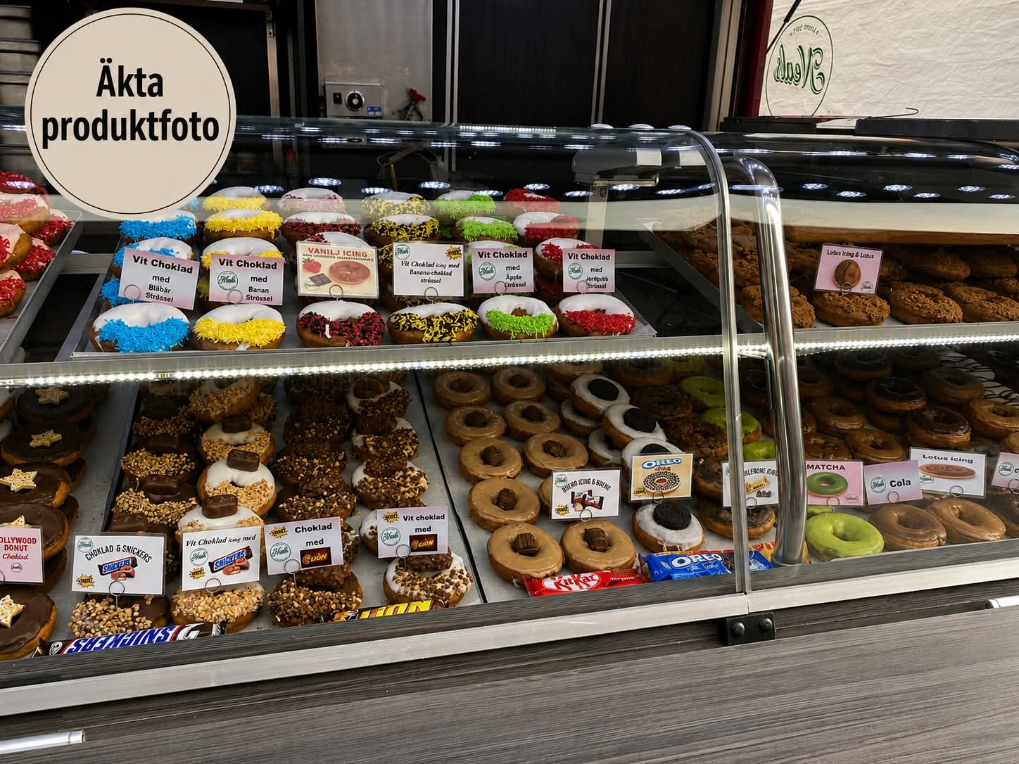 Neals utbud av donuts med glasyr, strössel och olika toppings